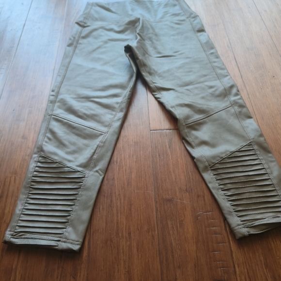 7 FOR ALL MANKIND capri legging size M coffee color Pleated Knit High Waist Moto - Picture 16 of 16